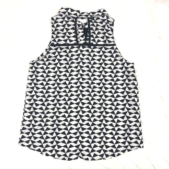 Love Culture Top Women's S Black & White Geometric Pattern Sleeveless - Picture 3 of 6